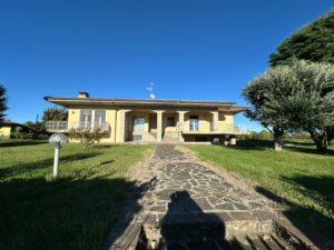 Villa Singola immersa nel verde a Quinzanello (BS)