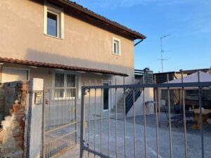 Casa singola con ampio cortile giardino fronte-retro a Cadignano (BS), Verolanuova