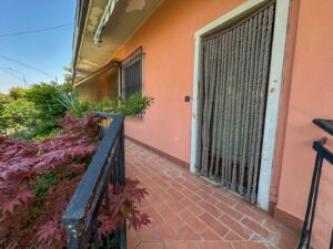 Ampia bifamiliare con giardino privato nel cuore di Dello