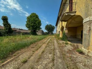 Prestigioso palazzo storico con ampio parco privato a Faverzano