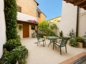 Elegante terra – cielo nel cuore di Toscolano Maderno (BS)